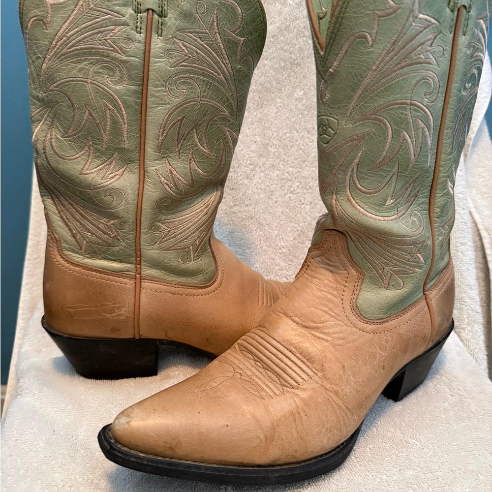 Ariat Hetitage Cowgirl Boots